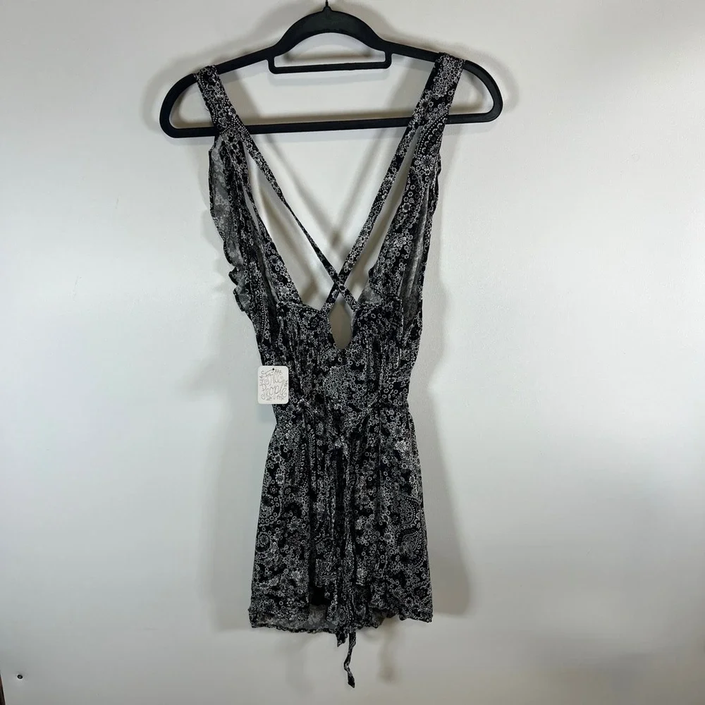 Free People Floral Paisley Ruffle Romper‎ Black White OB514093 Size 10 NWT